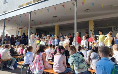 Einschulungsfeier an der Teckschule bei strahlendem Sonnenschein