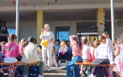Einschulungsfeier an der Teckschule bei strahlendem Sonnenschein